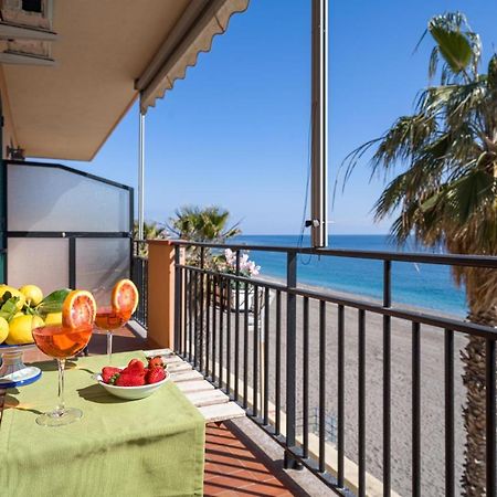 レトイアンニLoft Balcone Sul Mareアパートメント エクステリア 写真