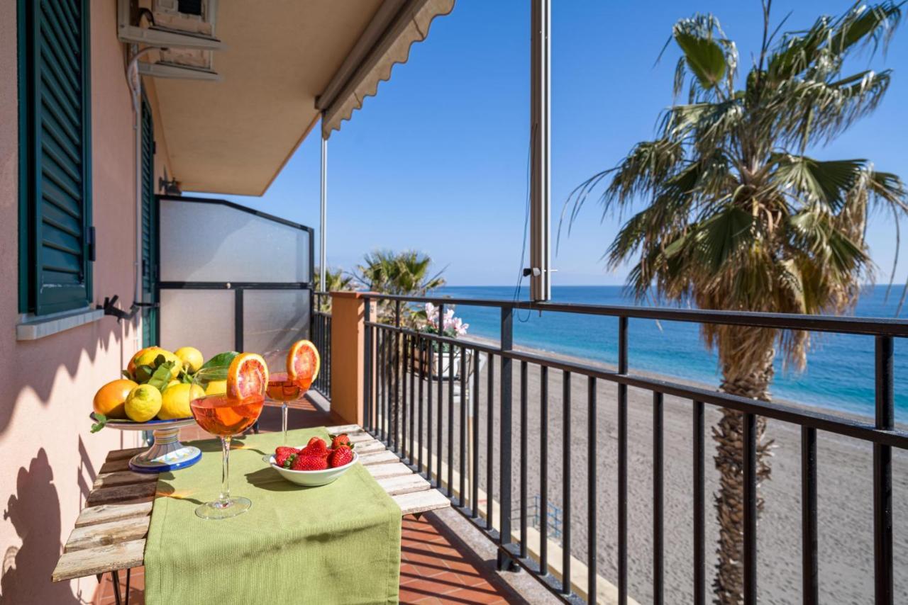 レトイアンニLoft Balcone Sul Mareアパートメント エクステリア 写真