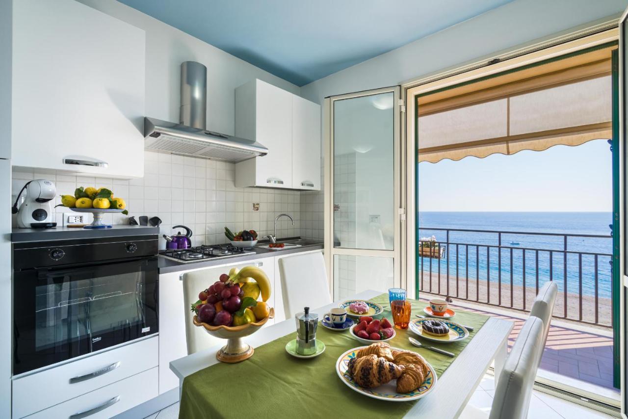 レトイアンニLoft Balcone Sul Mareアパートメント エクステリア 写真