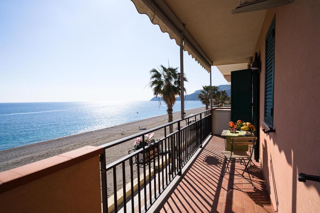 レトイアンニLoft Balcone Sul Mareアパートメント エクステリア 写真