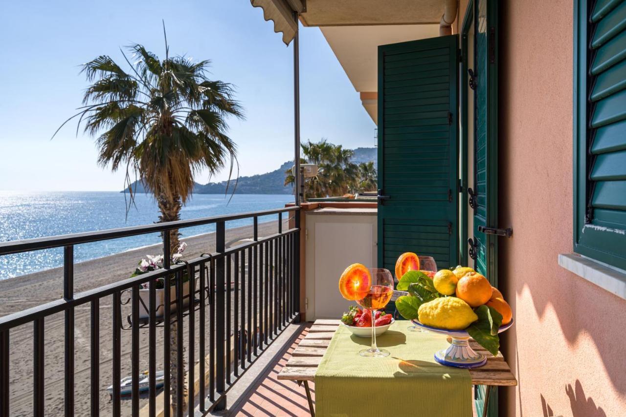 レトイアンニLoft Balcone Sul Mareアパートメント エクステリア 写真