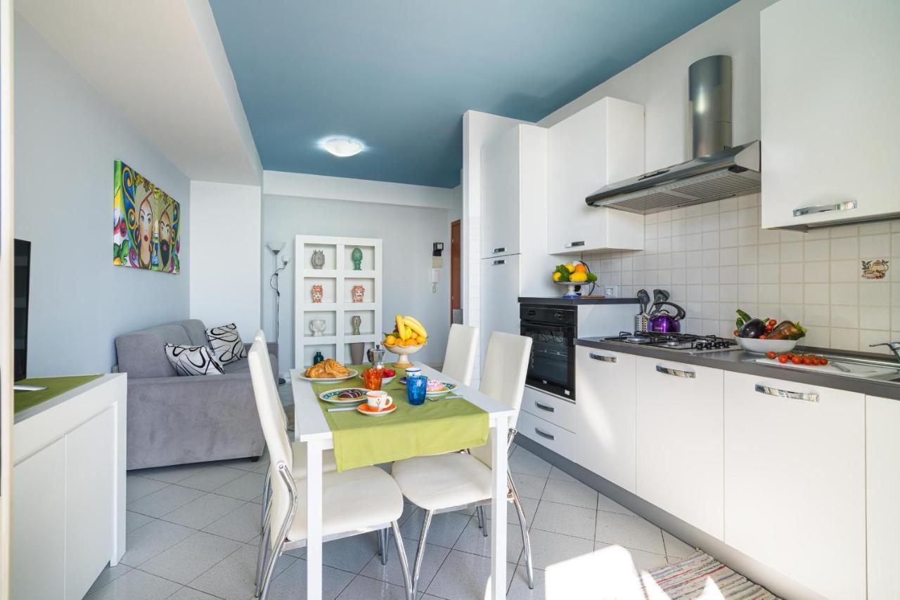 レトイアンニLoft Balcone Sul Mareアパートメント エクステリア 写真