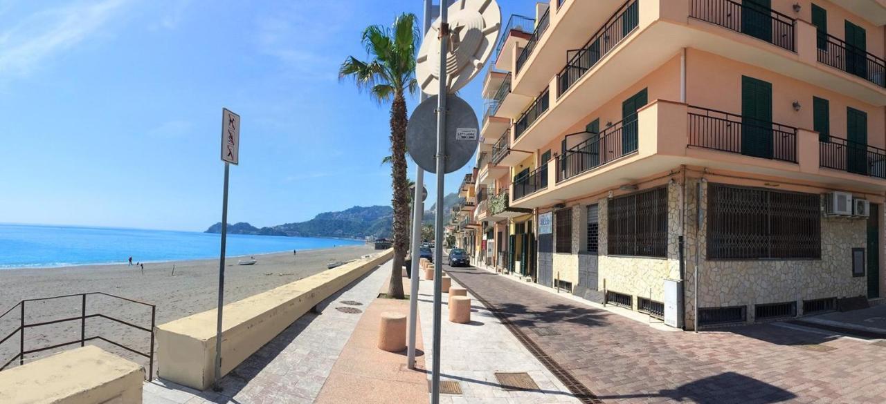 レトイアンニLoft Balcone Sul Mareアパートメント エクステリア 写真